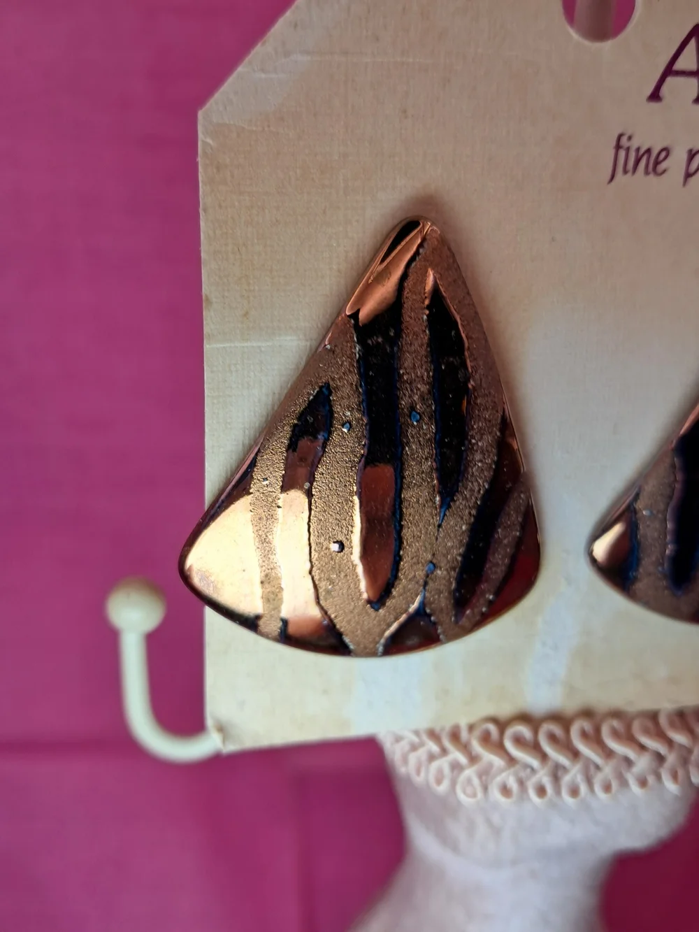 Aly Kat Handcrafted Porcelain Fan-Shsped Earrings (Goldtone)